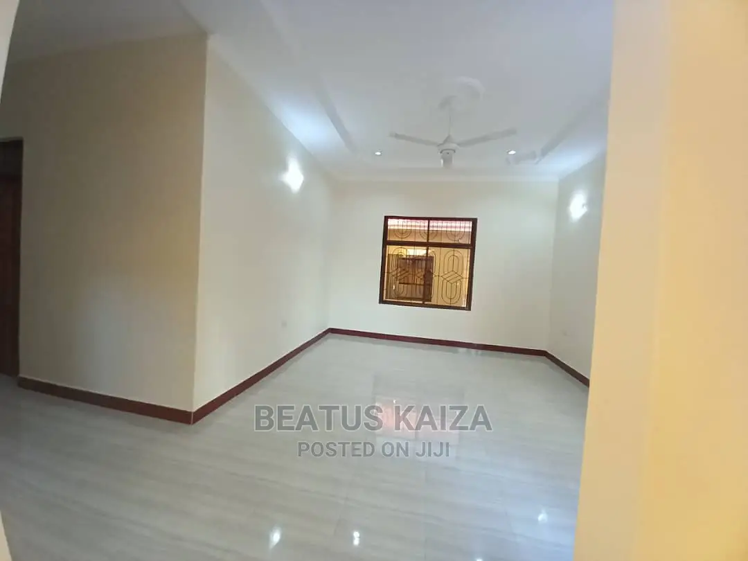 3bdrm Apartment in Kawe Round About for rent