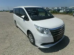 Toyota Noah 2014 Pearl