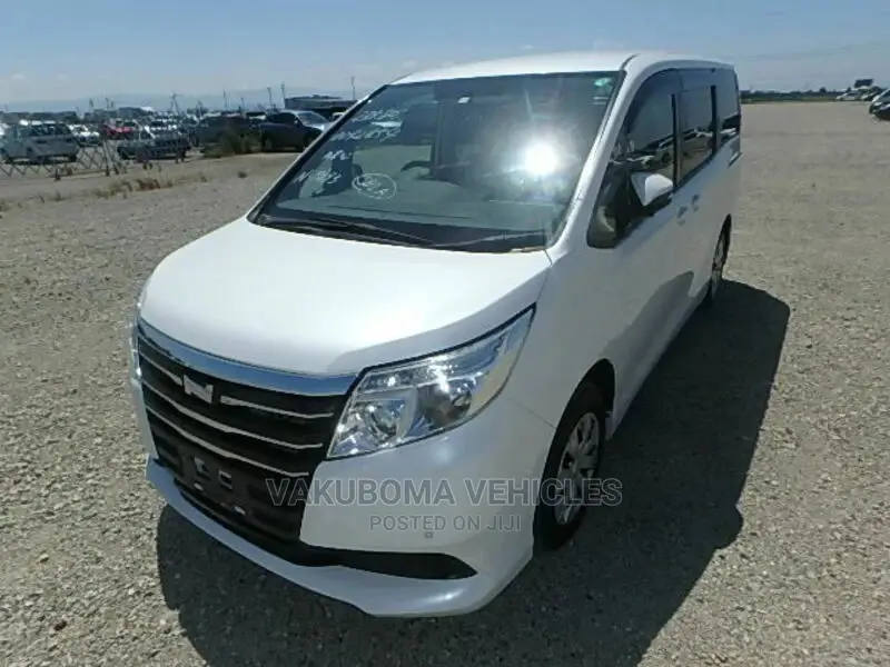 Toyota Noah 2014 Pearl