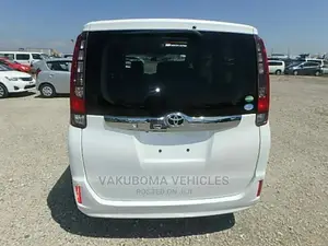 Toyota Noah 2014 Pearl