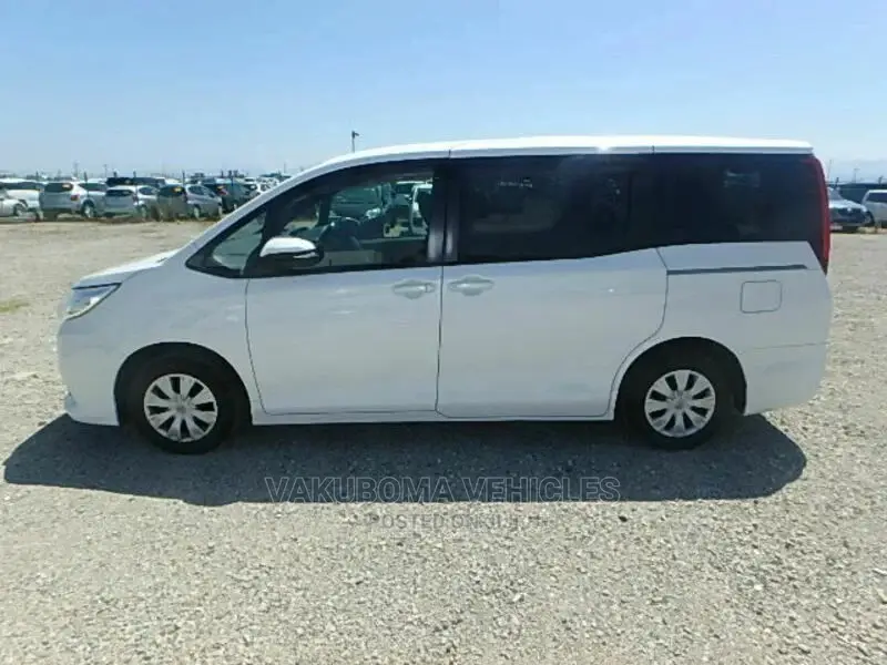 Toyota Noah 2014 Pearl