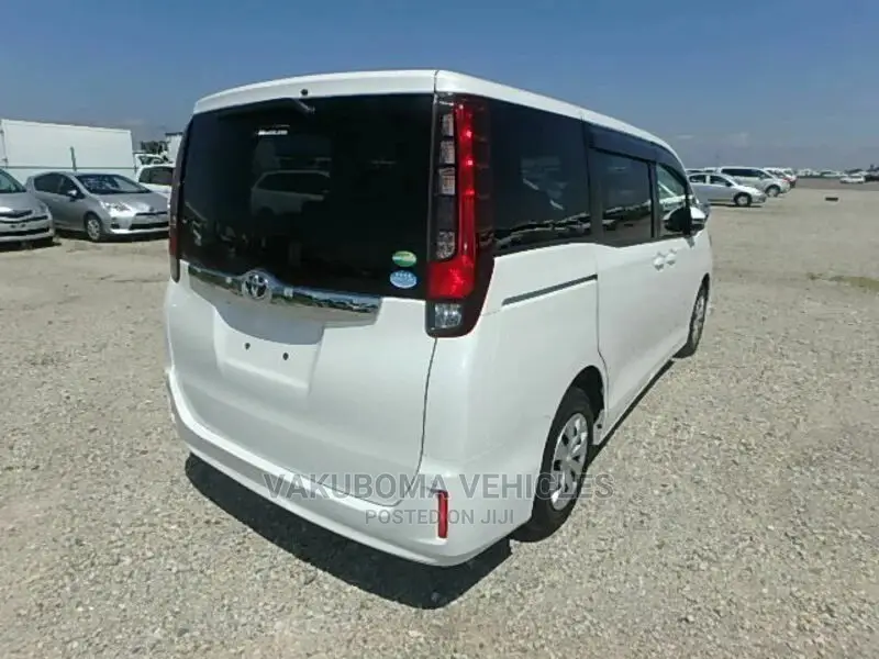 Toyota Noah 2014 Pearl
