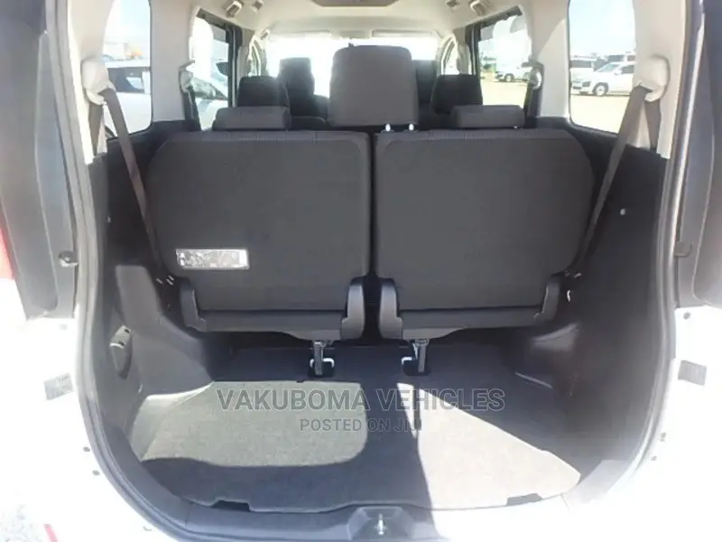 Toyota Noah 2014 Pearl