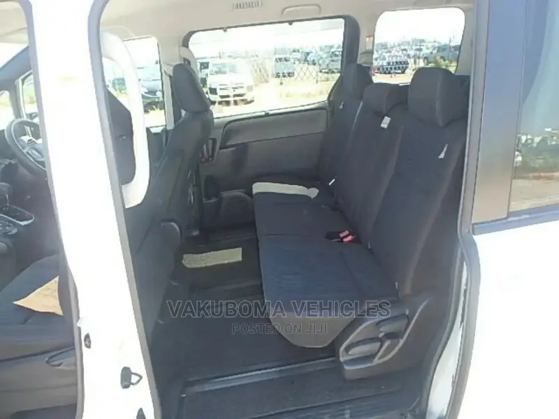 Toyota Noah 2014 Pearl