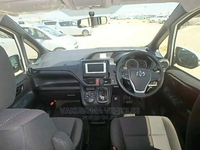 Toyota Noah 2014 Pearl