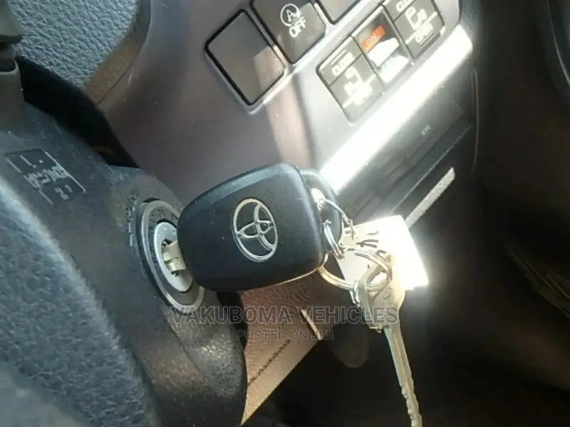 Toyota Noah 2014 Pearl