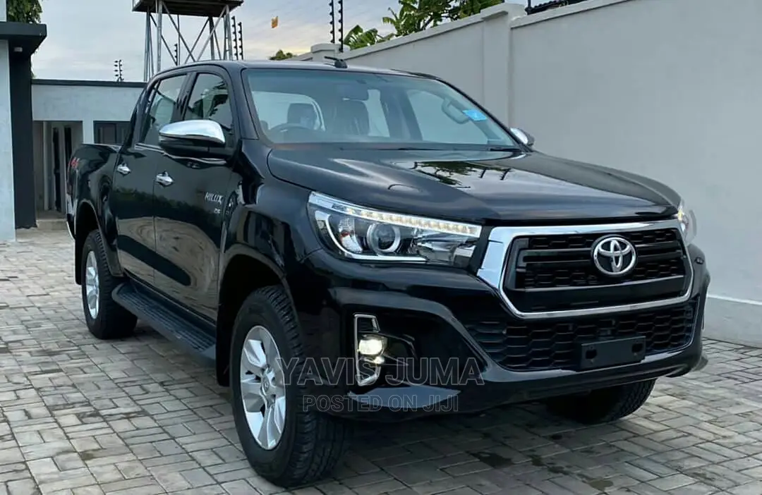 Toyota Hilux 2016 Black