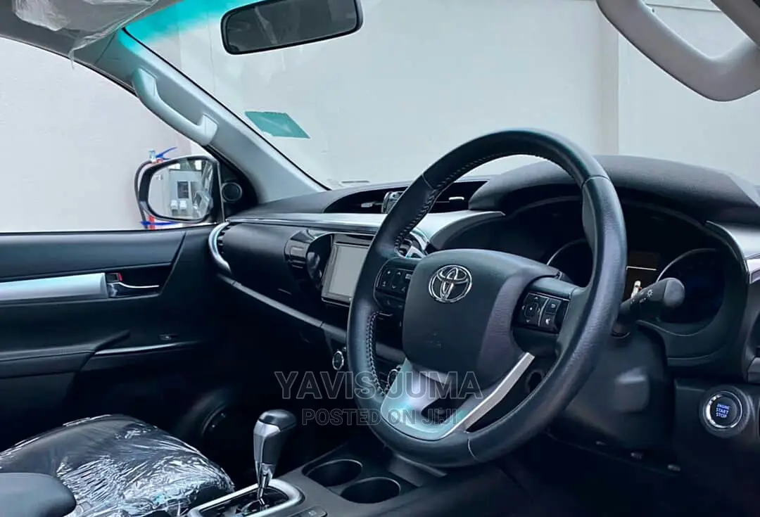Toyota Hilux 2016 Black