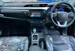 Toyota Hilux 2016 Black