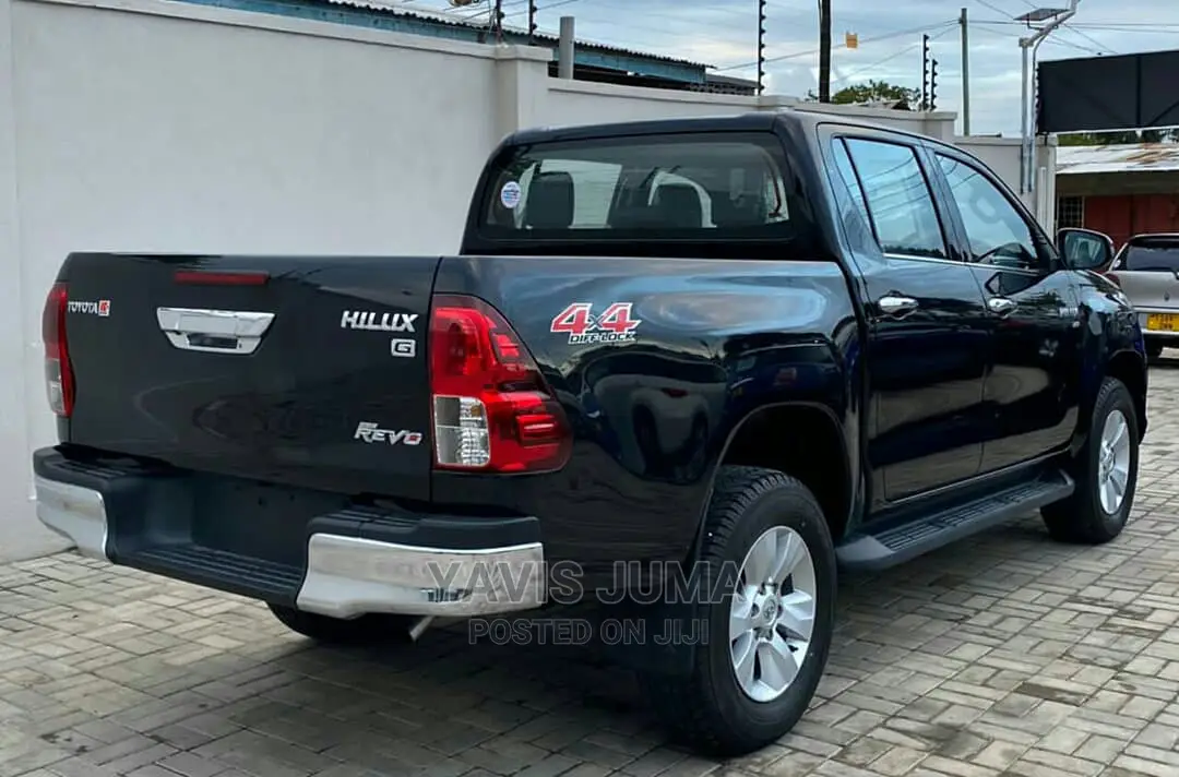 Toyota Hilux 2016 Black