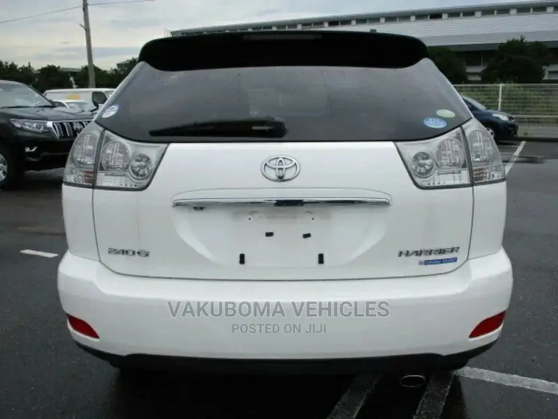 Toyota Harrier 2005 White