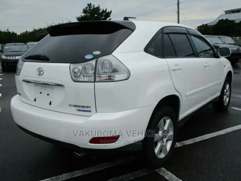 Toyota Harrier 2005 White