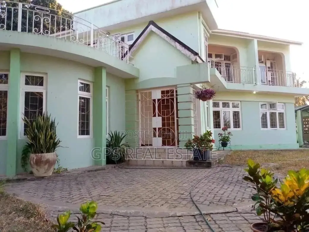 7bdrm Mansion in Enzo Mansa, Kinondoni for Sale