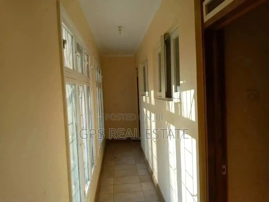 7bdrm Mansion in Enzo Mansa, Kinondoni for Sale