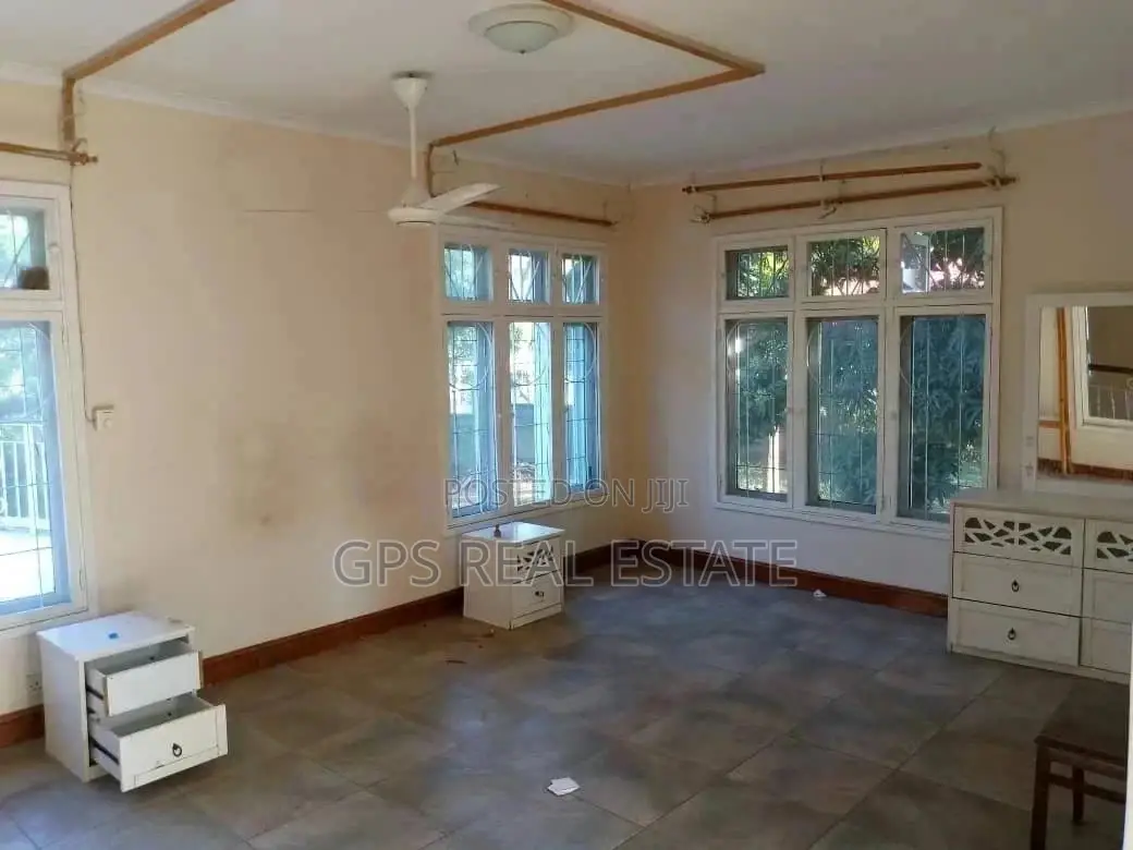 7bdrm Mansion in Enzo Mansa, Kinondoni for Sale
