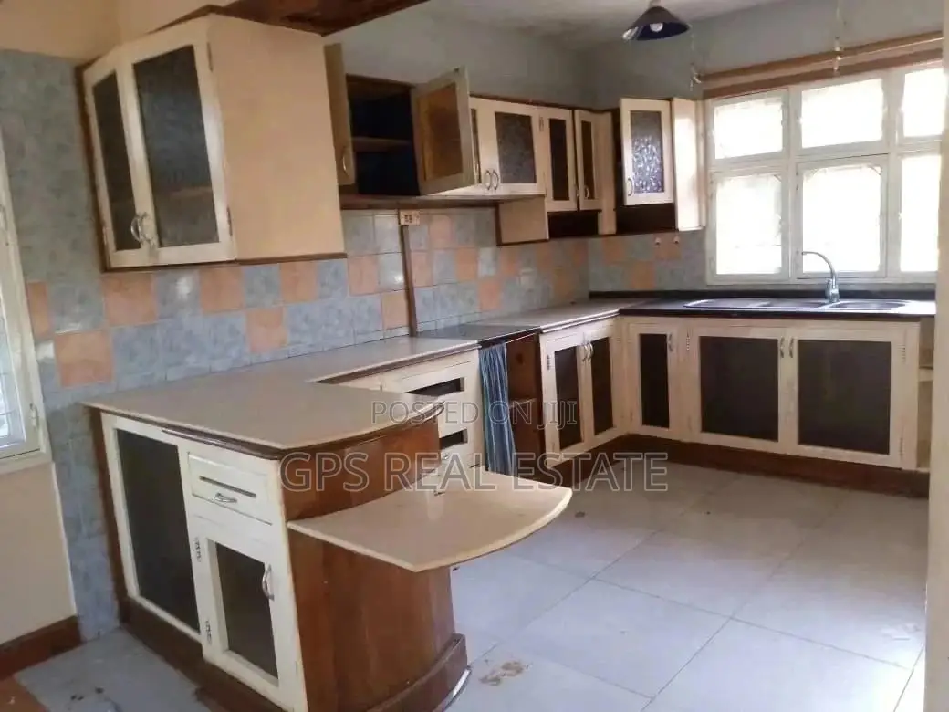 7bdrm Mansion in Enzo Mansa, Kinondoni for Sale