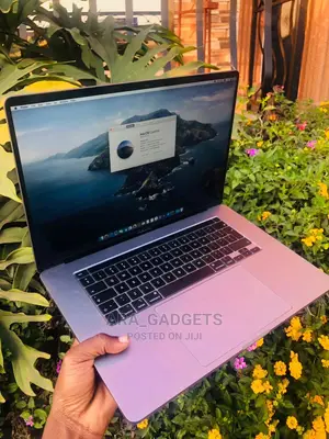 Laptop Apple MacBook 2020 16GB Intel SSD 512GB