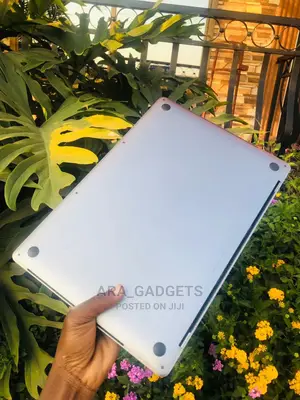 Laptop Apple MacBook 2020 16GB Intel SSD 512GB