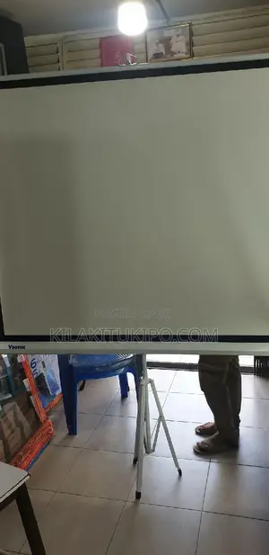 Tripod Projection Screen Body 180x180cm