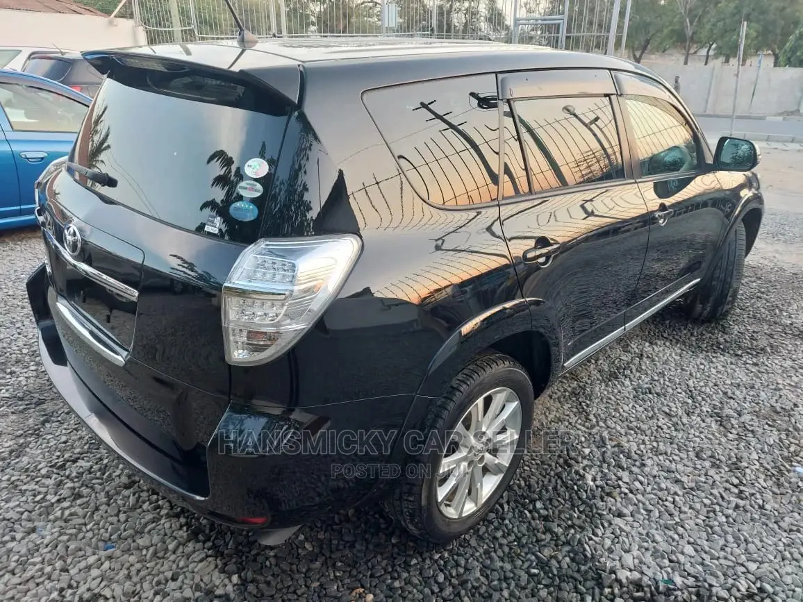 Toyota Vanguard 2011 Black