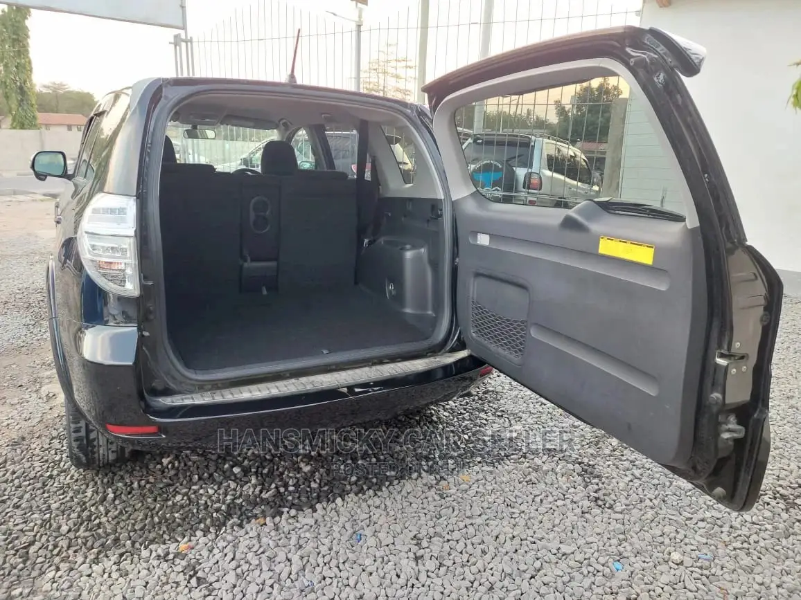 Toyota Vanguard 2011 Black