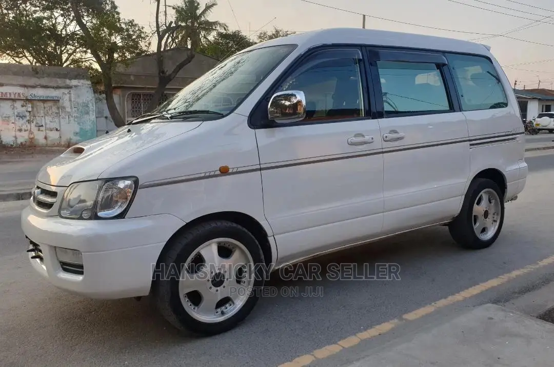 Toyota Noah 2001 White