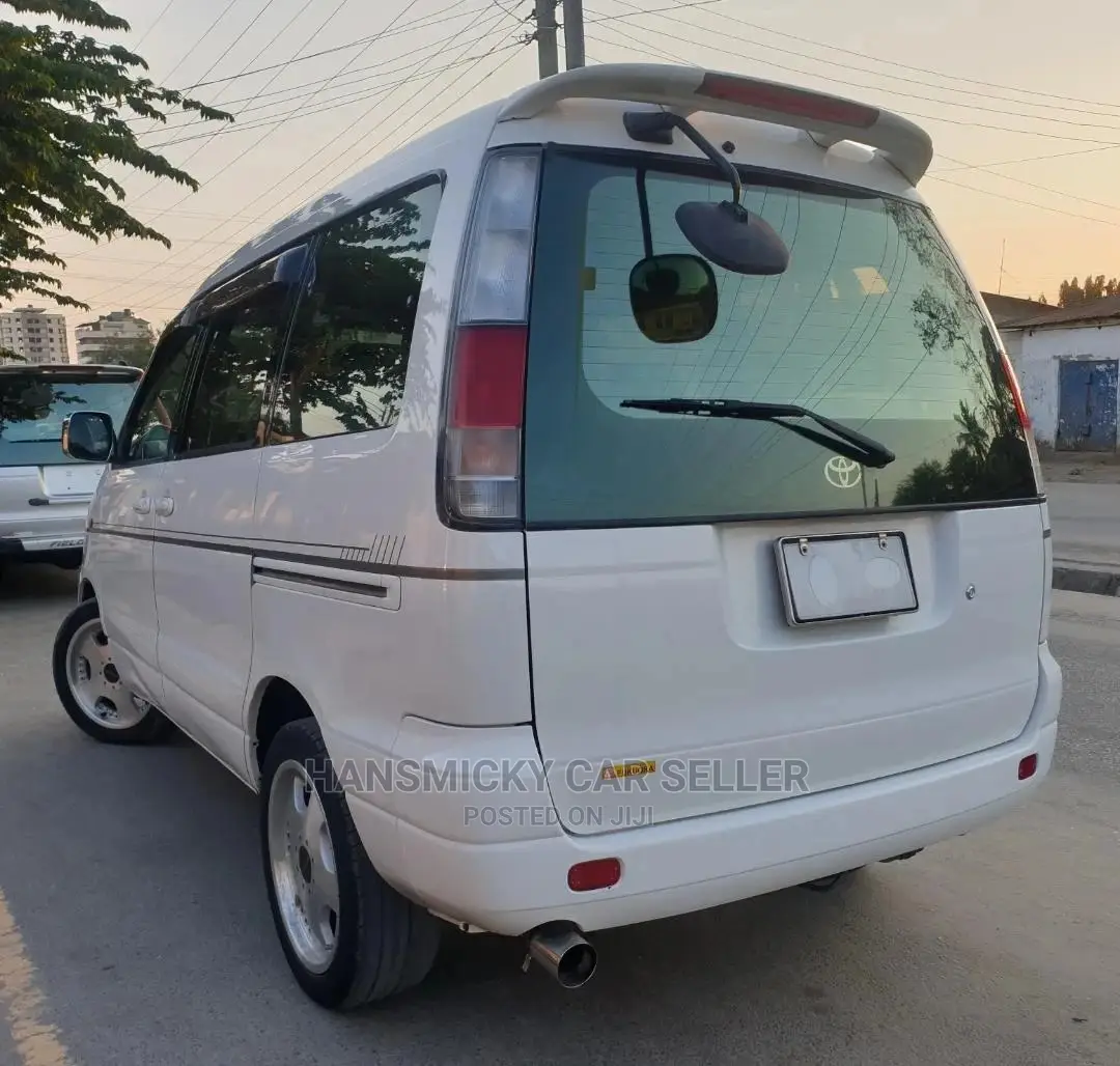 Toyota Noah 2001 White