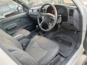 Toyota Hilux 2003 White