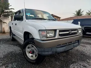 Toyota Hilux 2003 White