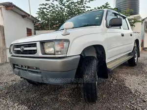 Toyota Hilux 2003 White