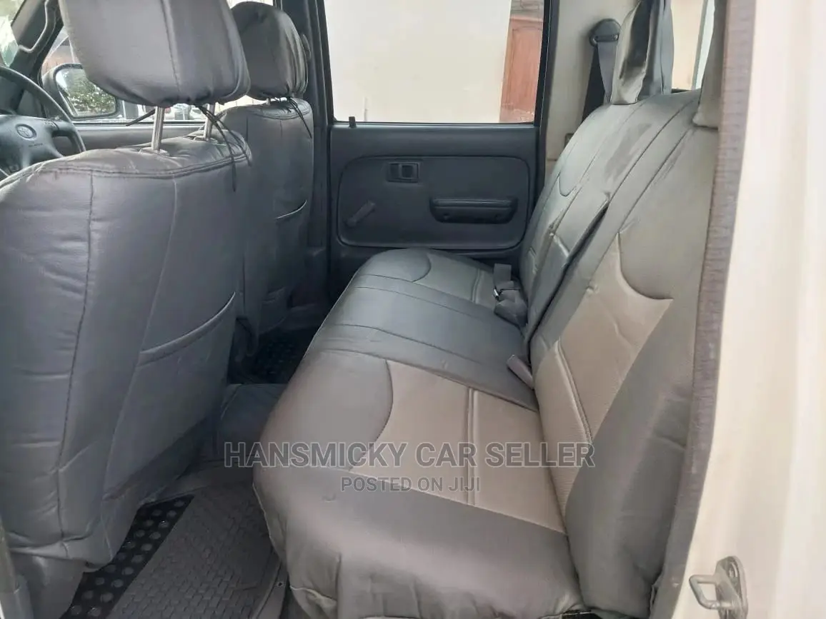 Toyota Hilux 2003 White
