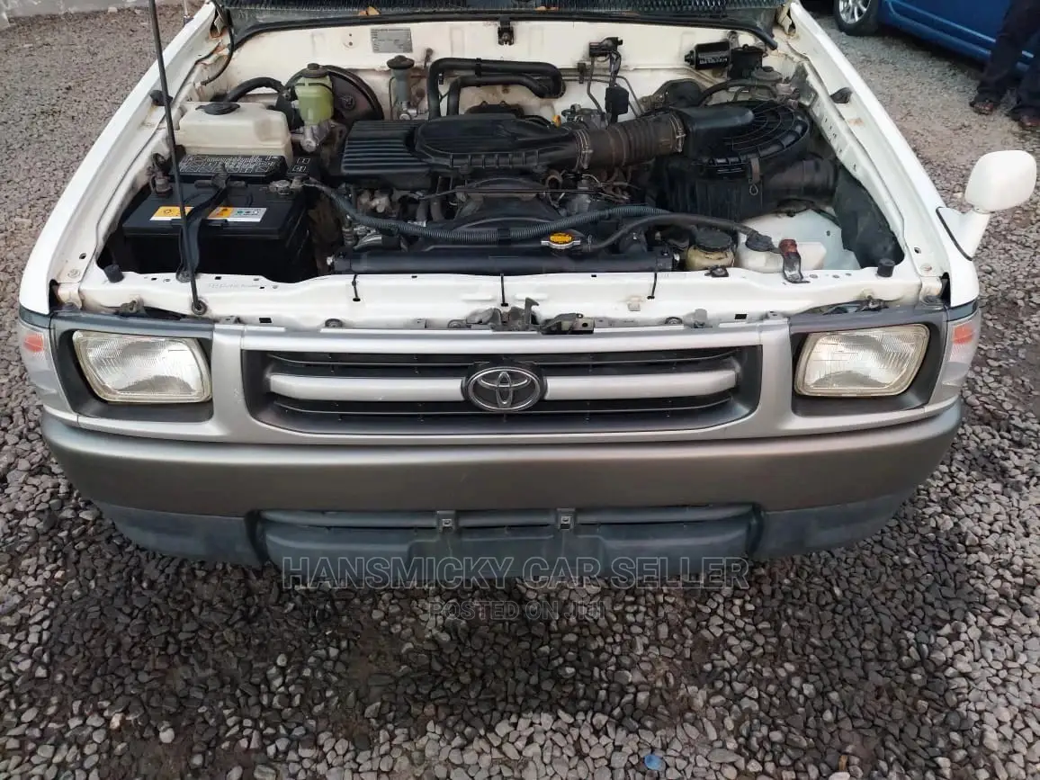 Toyota Hilux 2003 White