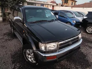 Toyota Hilux Surf 2000 Black