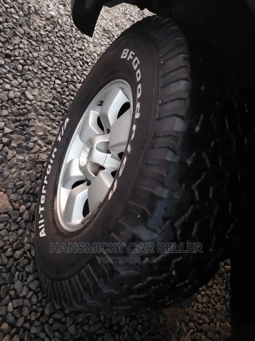 Toyota Hilux Surf 2000 Black