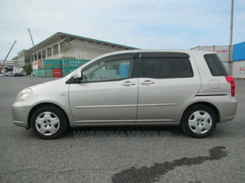Toyota Raum 2006 Silver