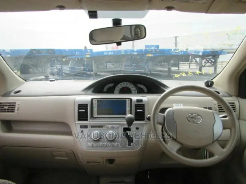Toyota Raum 2006 Silver