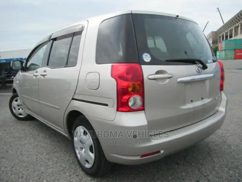 Toyota Raum 2006 Silver