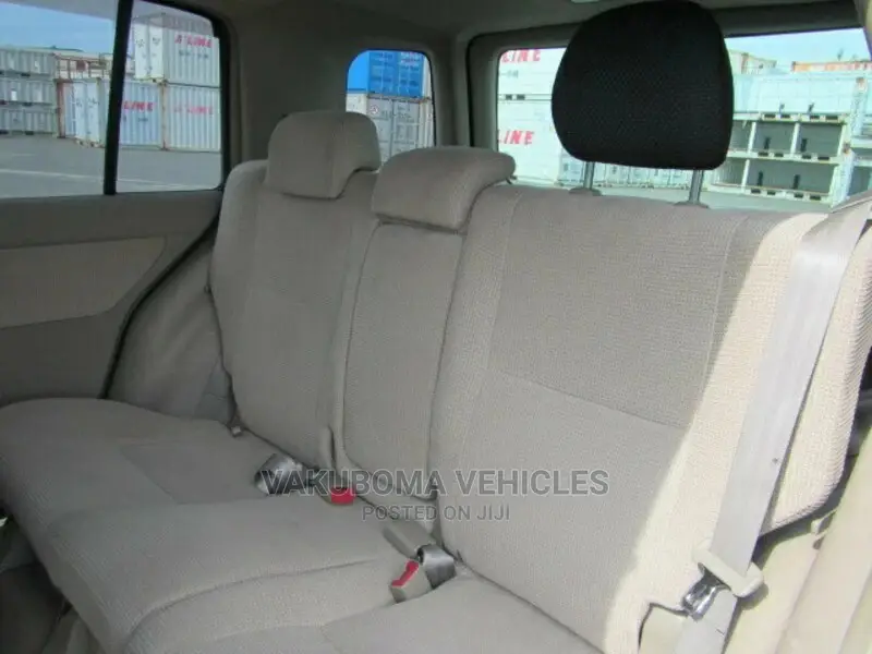 Toyota Raum 2006 Silver
