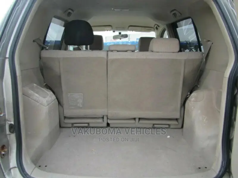 Toyota Raum 2006 Silver