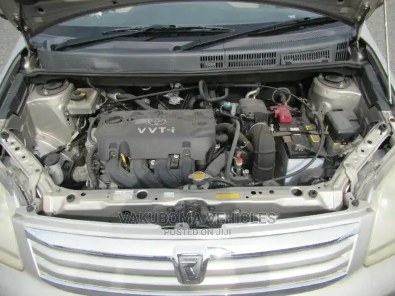 Toyota Raum 2006 Silver