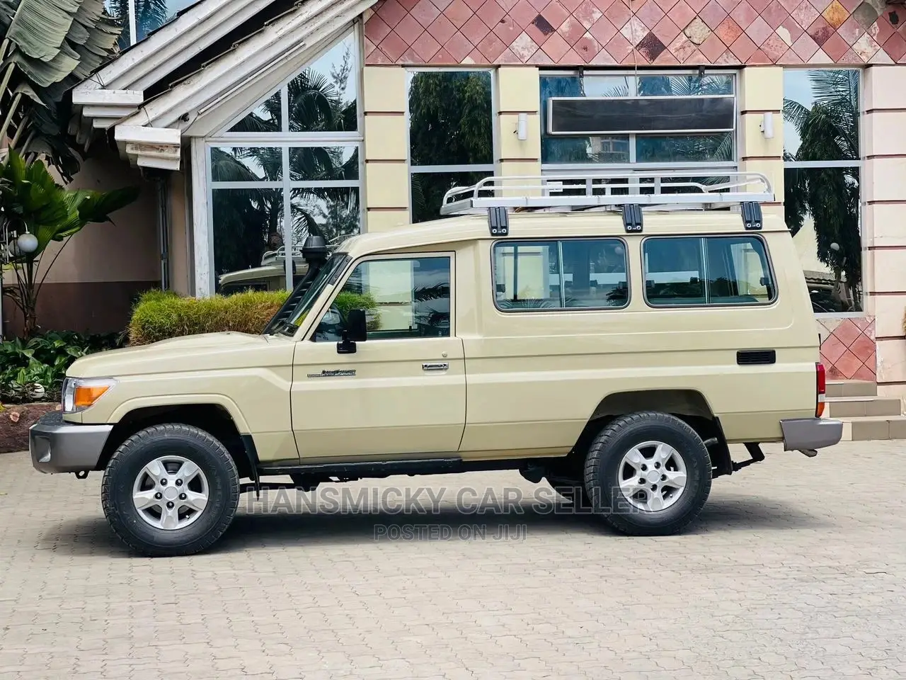 Toyota Land Cruiser 2011 Gold