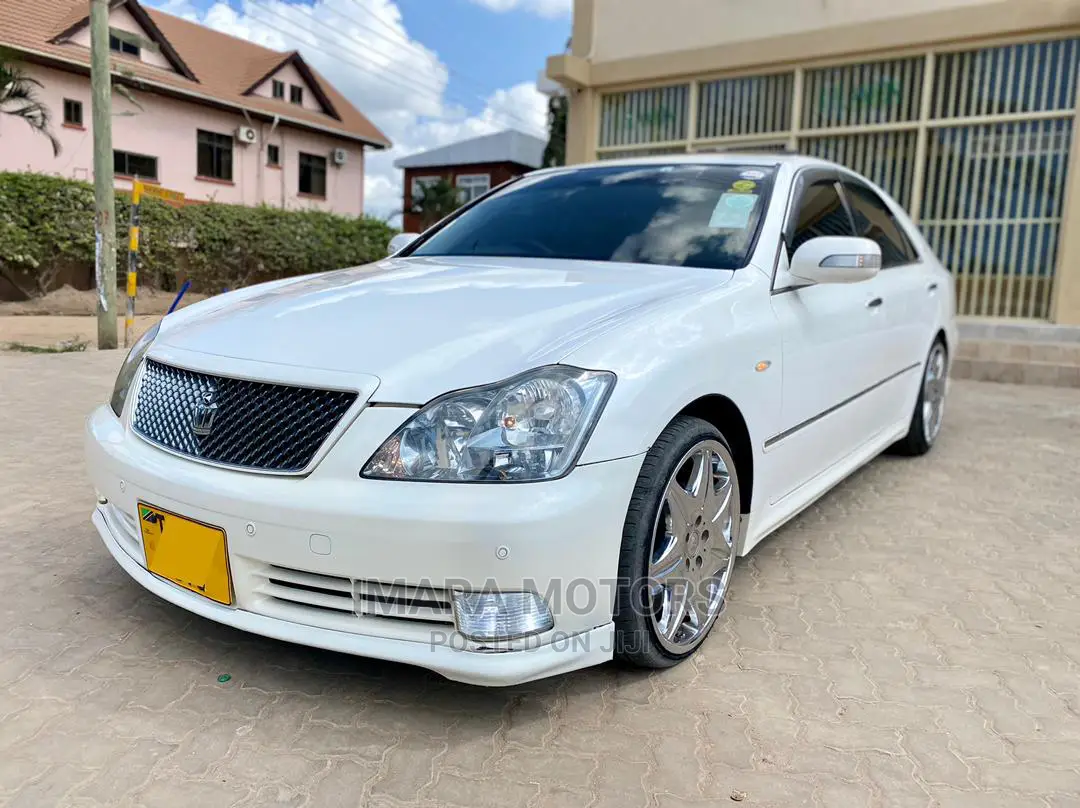 Toyota Crown 2006 White