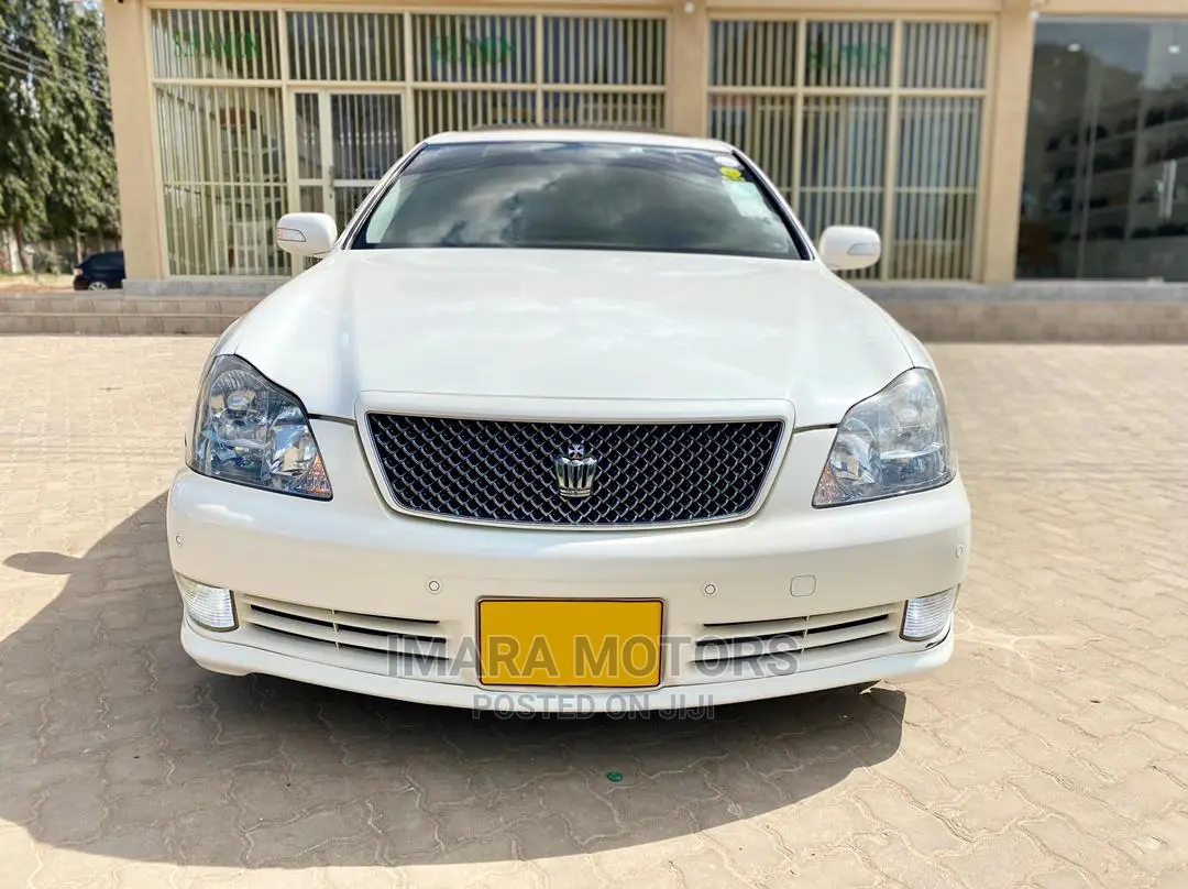 Toyota Crown 2006 White