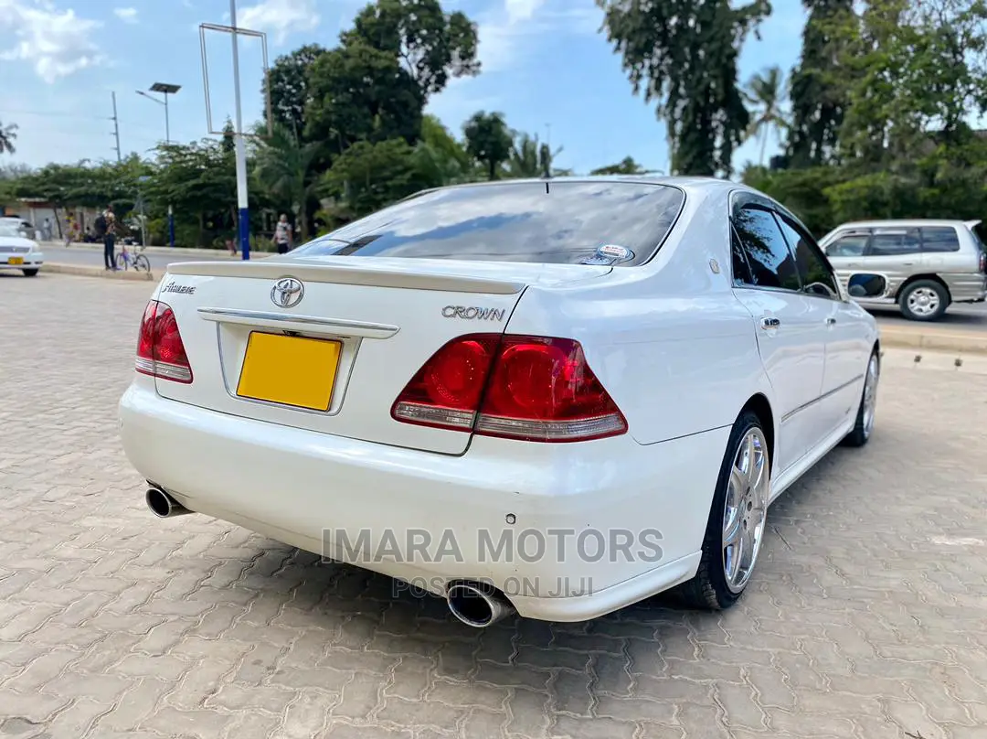 Toyota Crown 2006 White