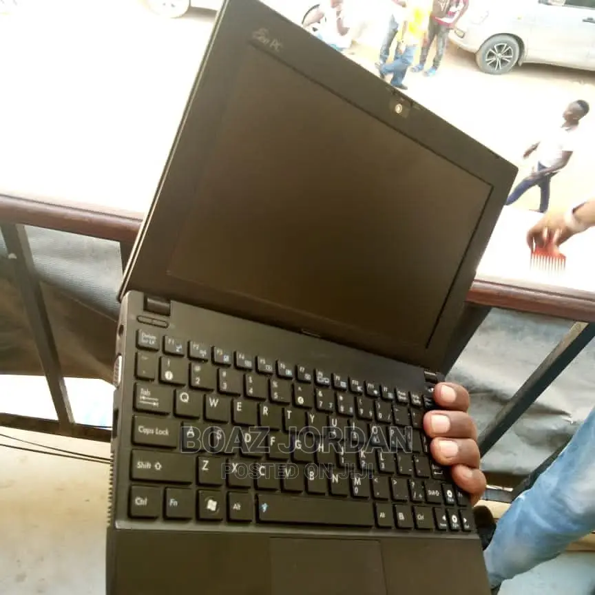 Laptop Advent 4214 J10 2GB Intel Core 2 Quad HDD 160GB