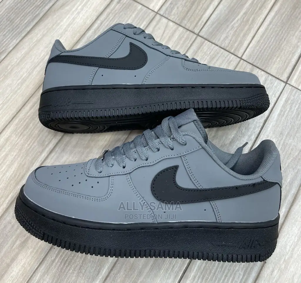 NIKE Black Green
