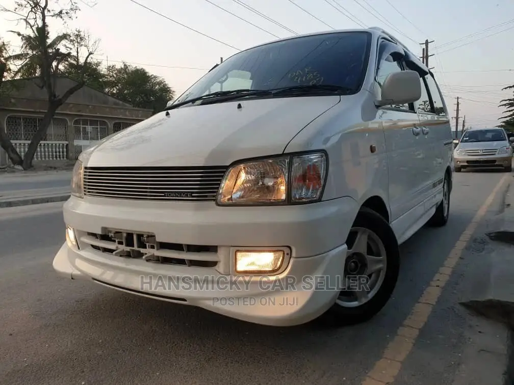 Toyota Noah 2003 White