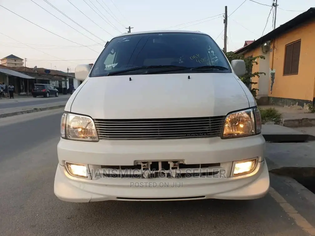 Toyota Noah 2003 White