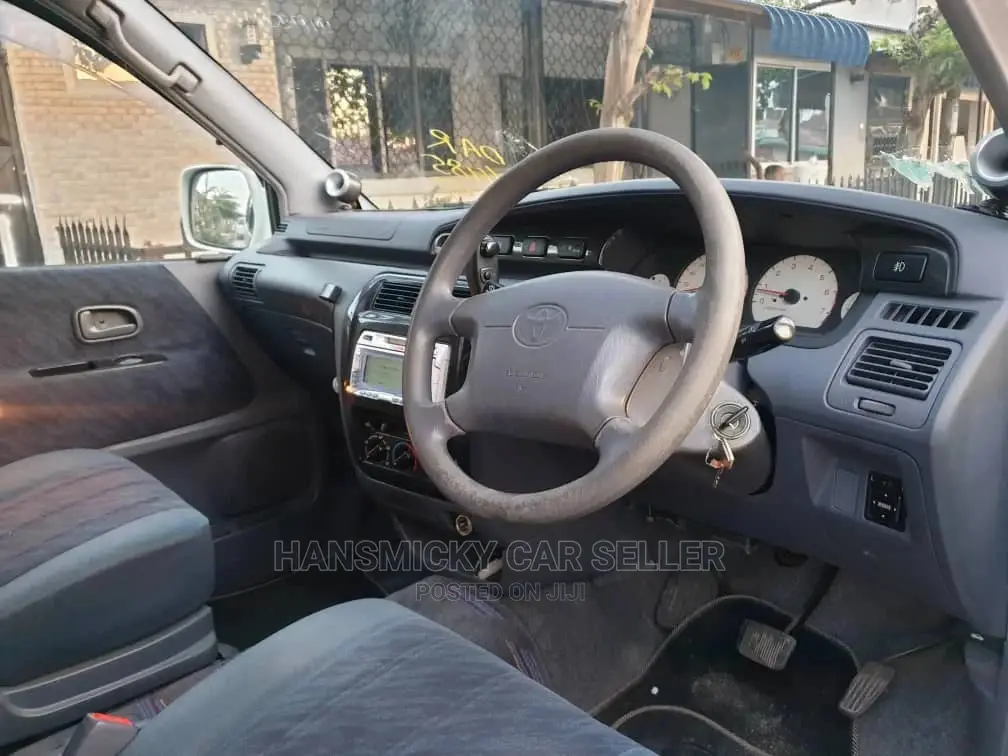 Toyota Noah 2003 White