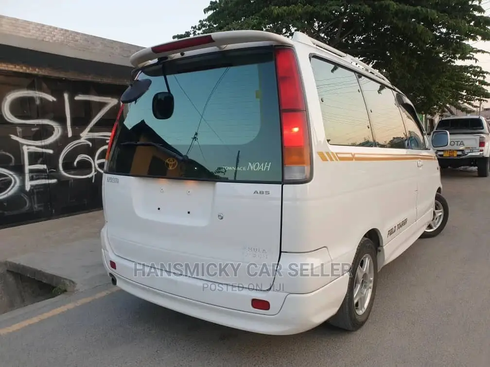 Toyota Noah 2003 White